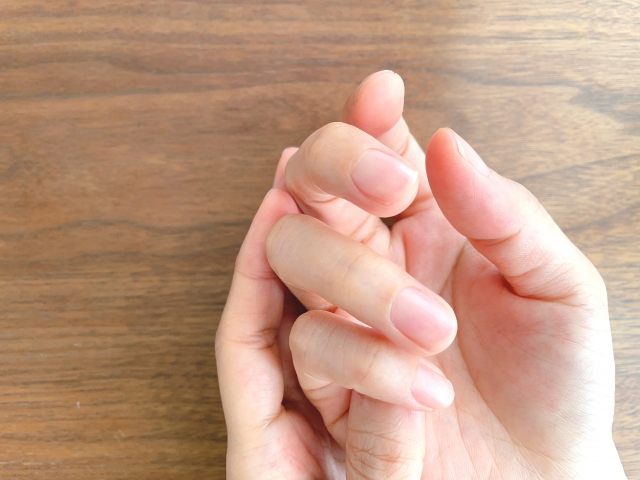 爪が緑色に!!!!?????